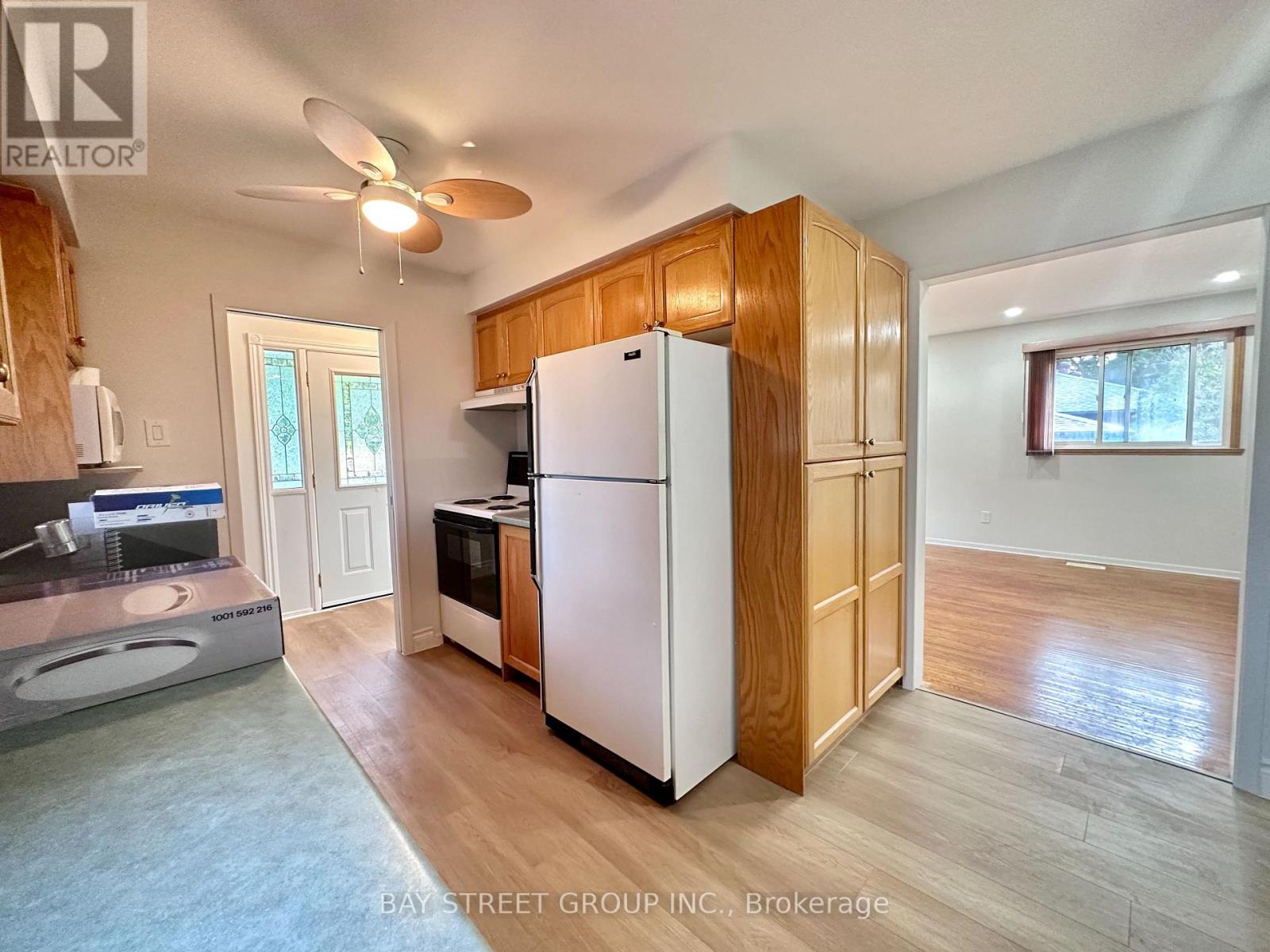 180 Rose Street, Barrie (Wellington), Ontario L4M 2T9 - Photo 3 - S13721196