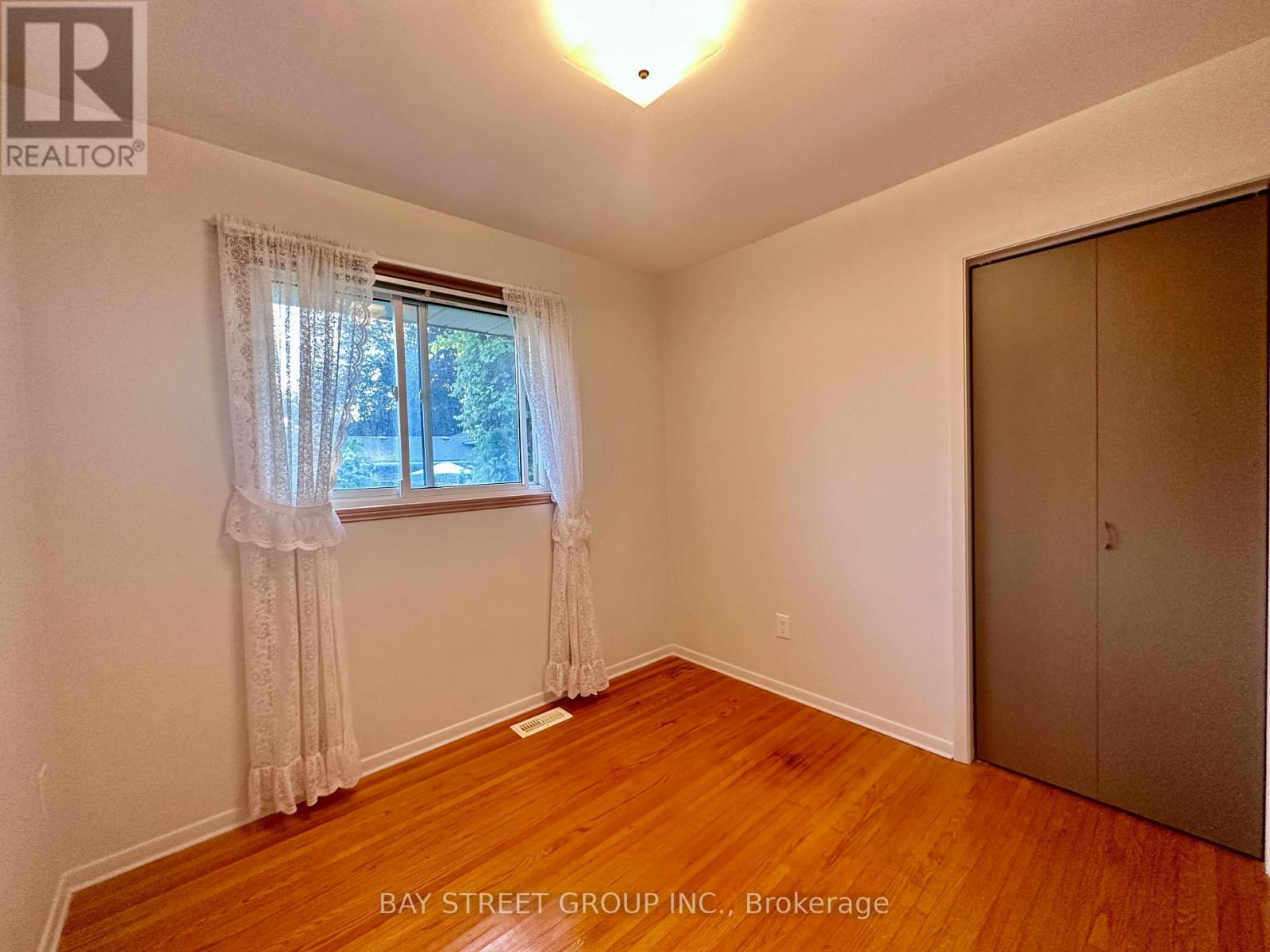 180 Rose Street, Barrie (Wellington), Ontario L4M 2T9 - Photo 6 - S13721196