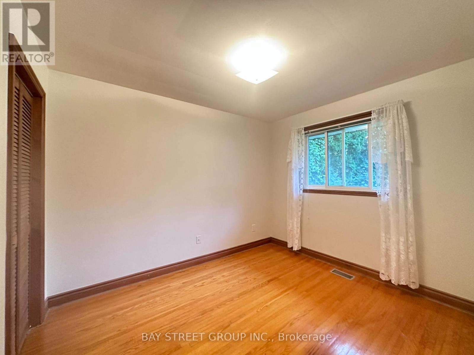180 Rose Street, Barrie (Wellington), Ontario L4M 2T9 - Photo 7 - S13721196
