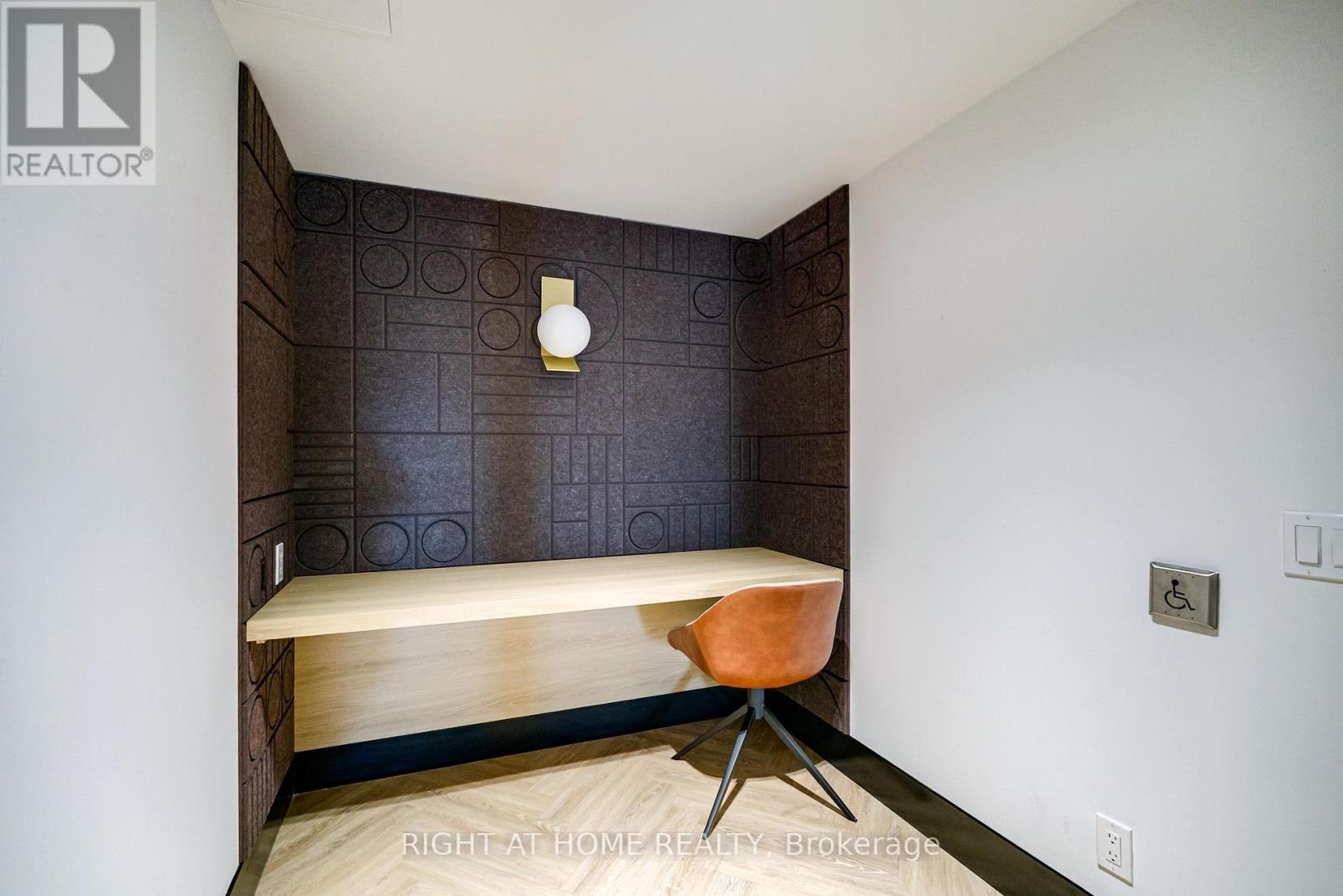 408 - 2946 Dundas Street W, Toronto, Ontario  M6P 1Y8 - Photo 18 - W13721152