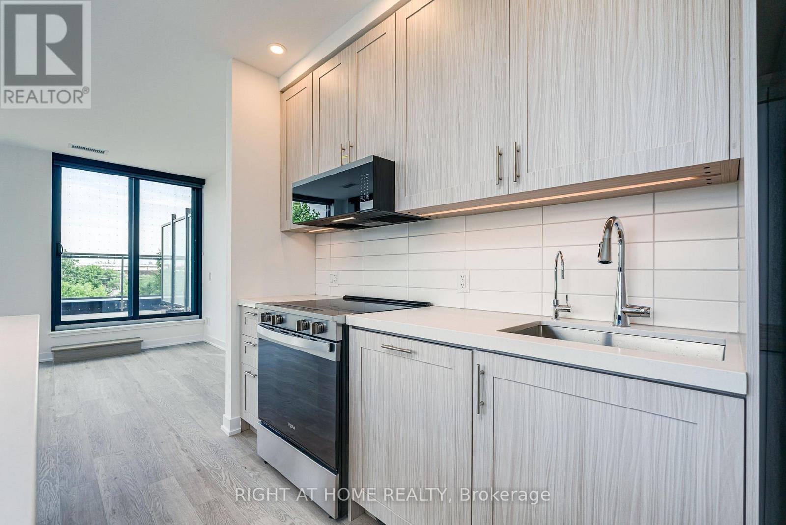 408 - 2946 Dundas Street W, Toronto, Ontario  M6P 1Y8 - Photo 5 - W13721152