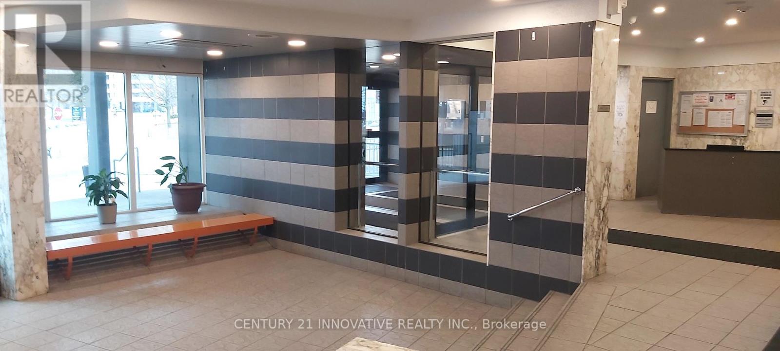 403 - 5 San Romanoway Way, Toronto, Ontario  M3N 2Y4 - Photo 2 - W13721234