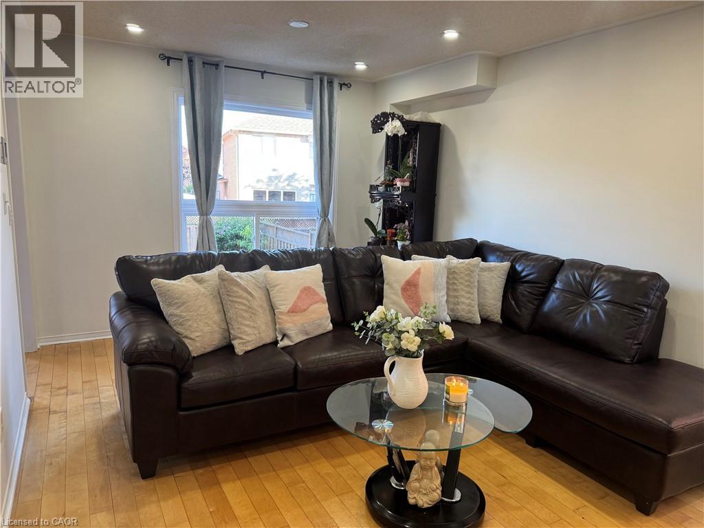 5781 Sidmouth Street, Mississauga, Ontario L5V 2K3 - Photo 4 - 40851920