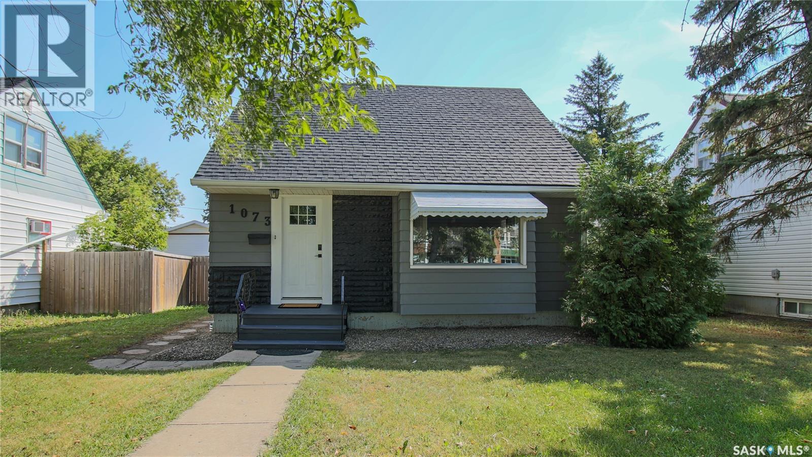 1073 Mcintosh Street, Regina, Saskatchewan  S4T 5B8 - Photo 1 - SK046884