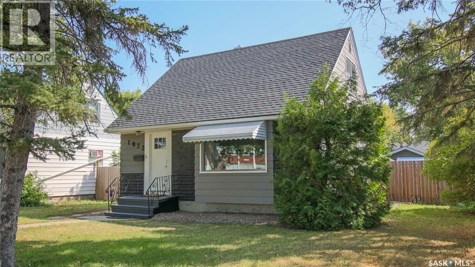 1073 Mcintosh Street, Regina, Saskatchewan  S4T 5B8 - Photo 2 - SK046884