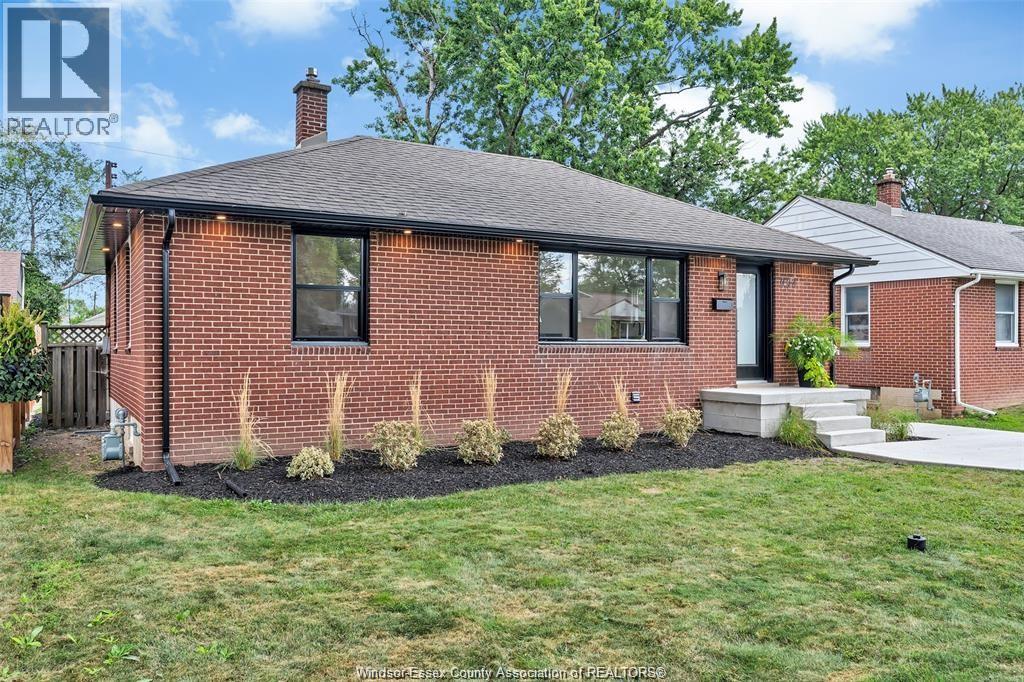 994 Isabelle, Windsor, Ontario  N8S 3B2 - Photo 3 - 26021033