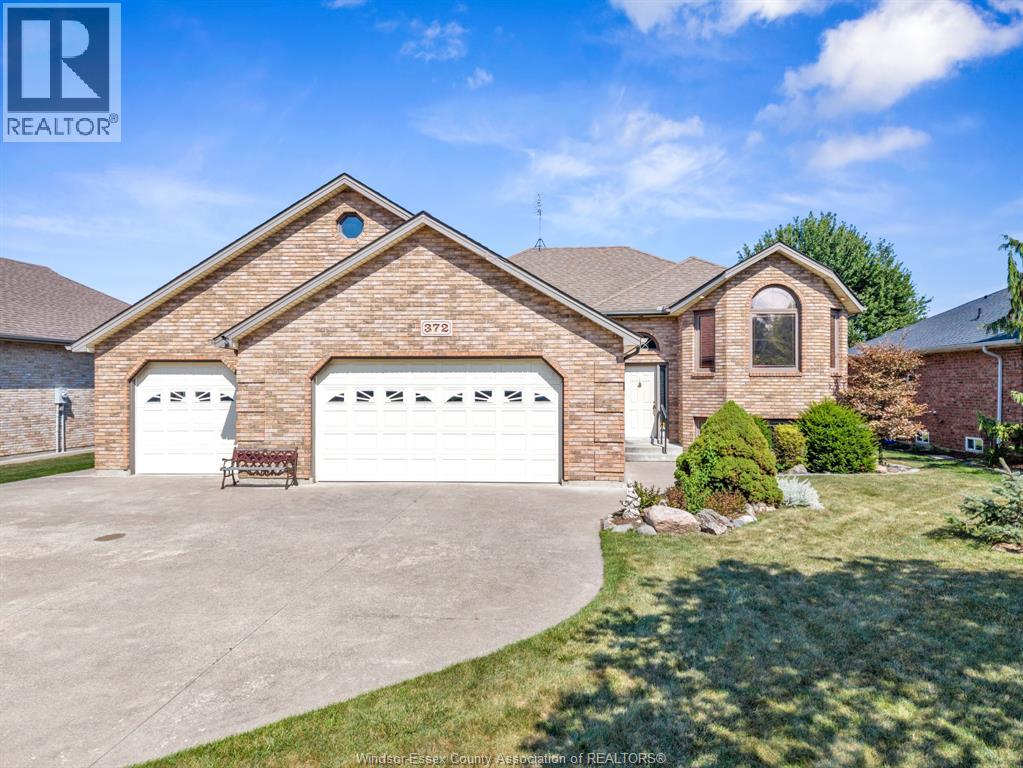 MLS# 26021030: 372 EAST PUCE RIVER ROAD, Lakeshore, Canada