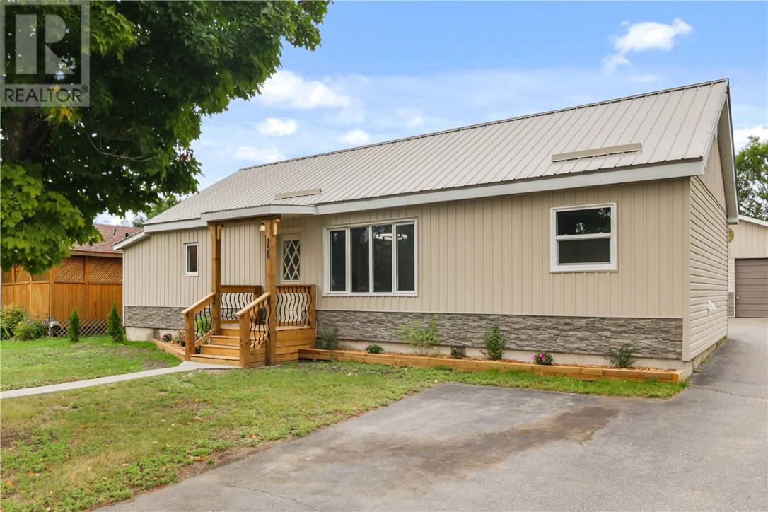 150 King Street, Massey, Ontario  P0P 1P0 - Photo 2 - 2130053