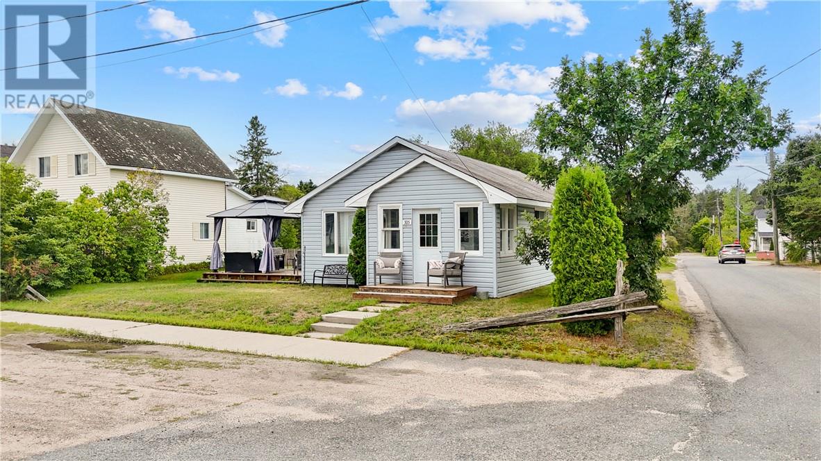 305 Castle Street, Massey, Ontario  P0P 1P0 - Photo 2 - 2130050