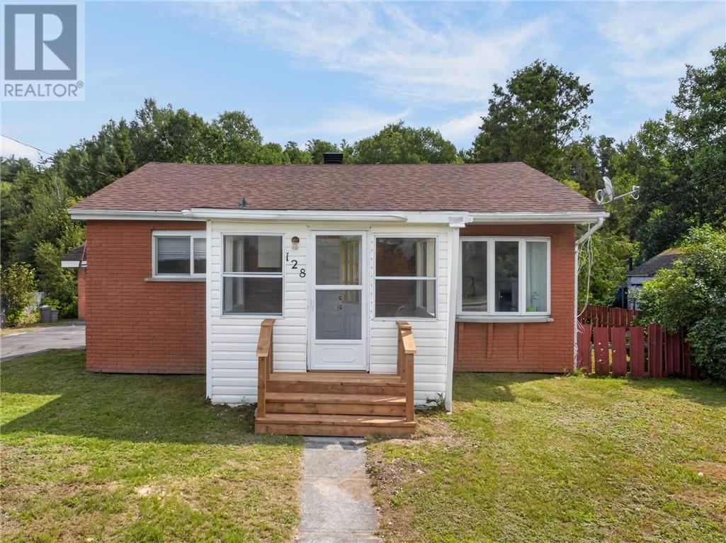 128 First Avenue, Levack, Ontario  P0M 2C0 - Photo 2 - 2130037