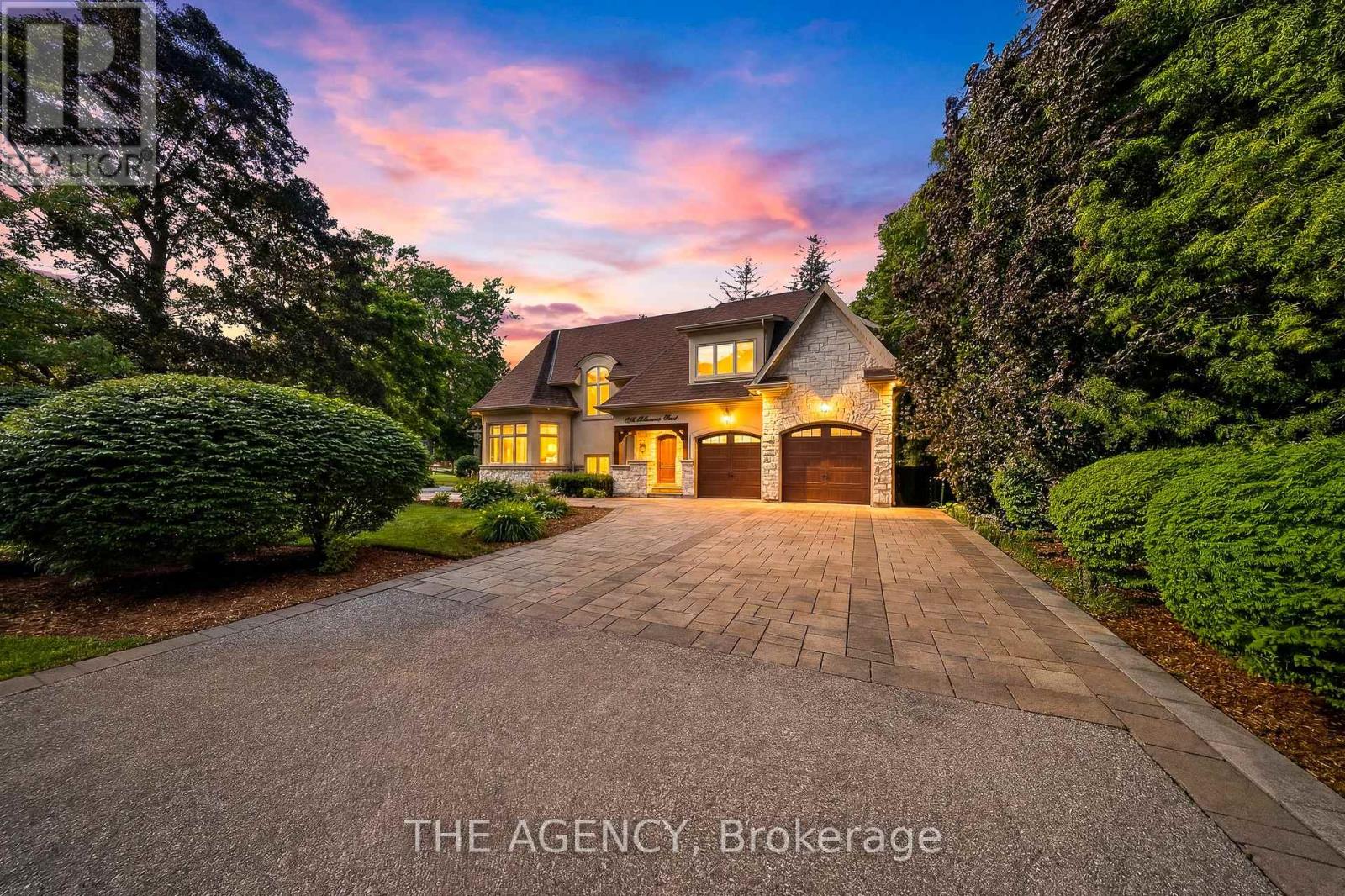 1098 LAKESHORE ROAD W, Oakville, Ontario