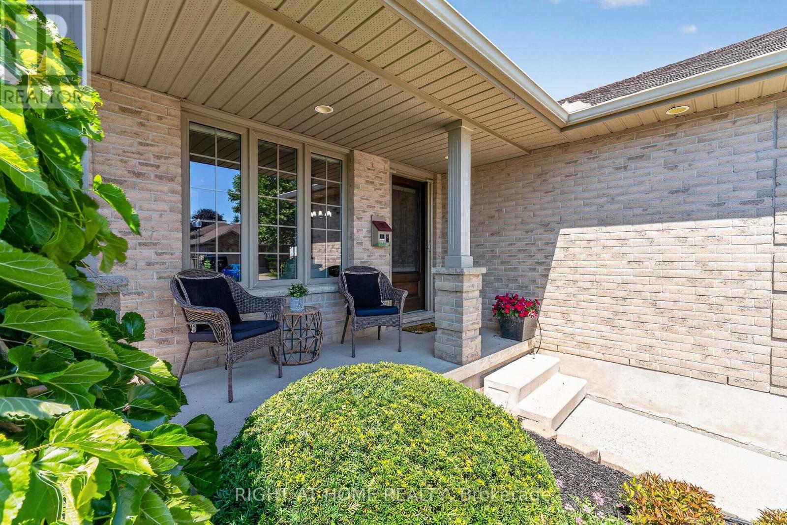 10 Galbraith Court, St. Thomas, Ontario  N5R 6G8 - Photo 2 - X13721266