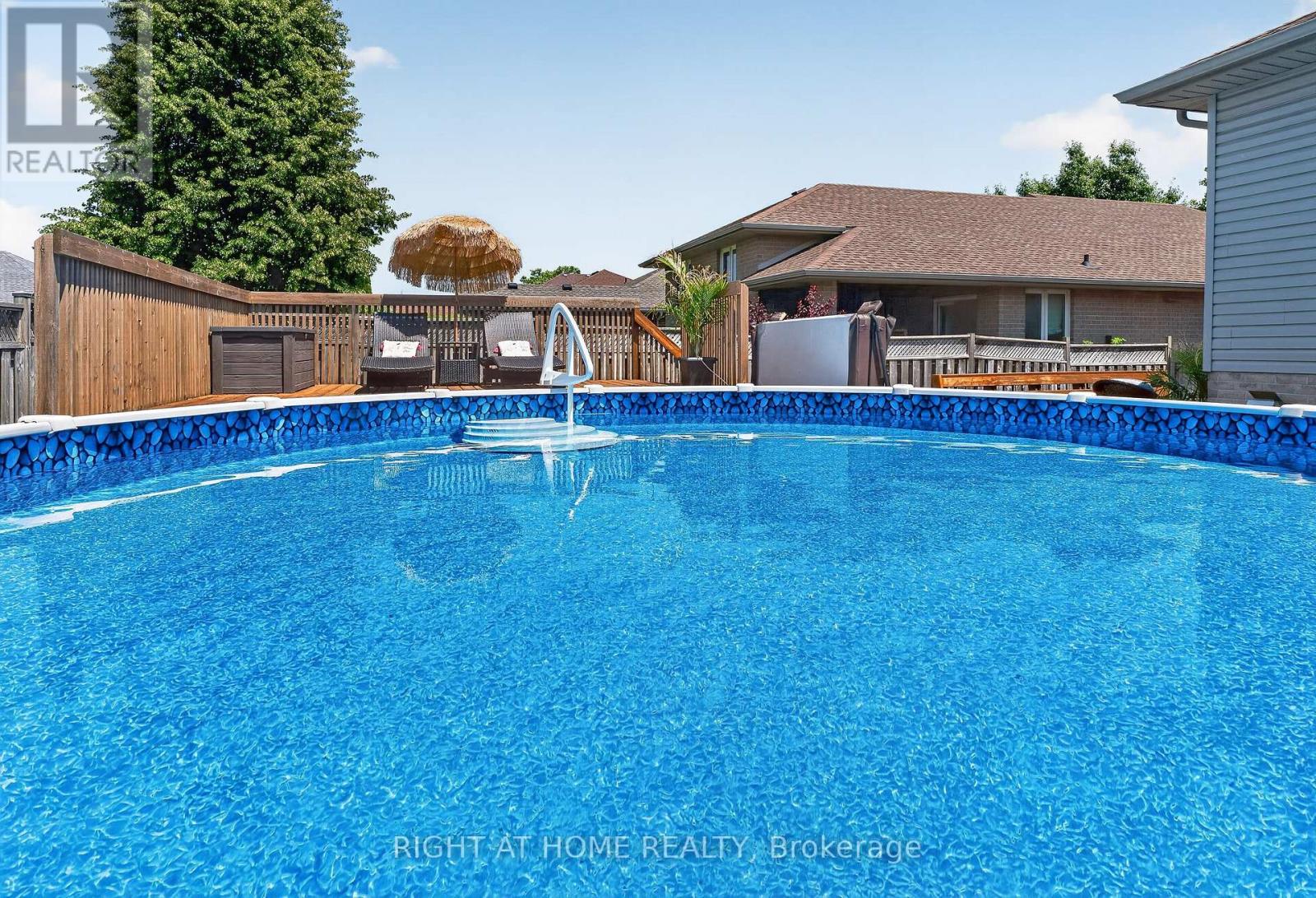 10 Galbraith Court, St. Thomas, Ontario  N5R 6G8 - Photo 3 - X13721266