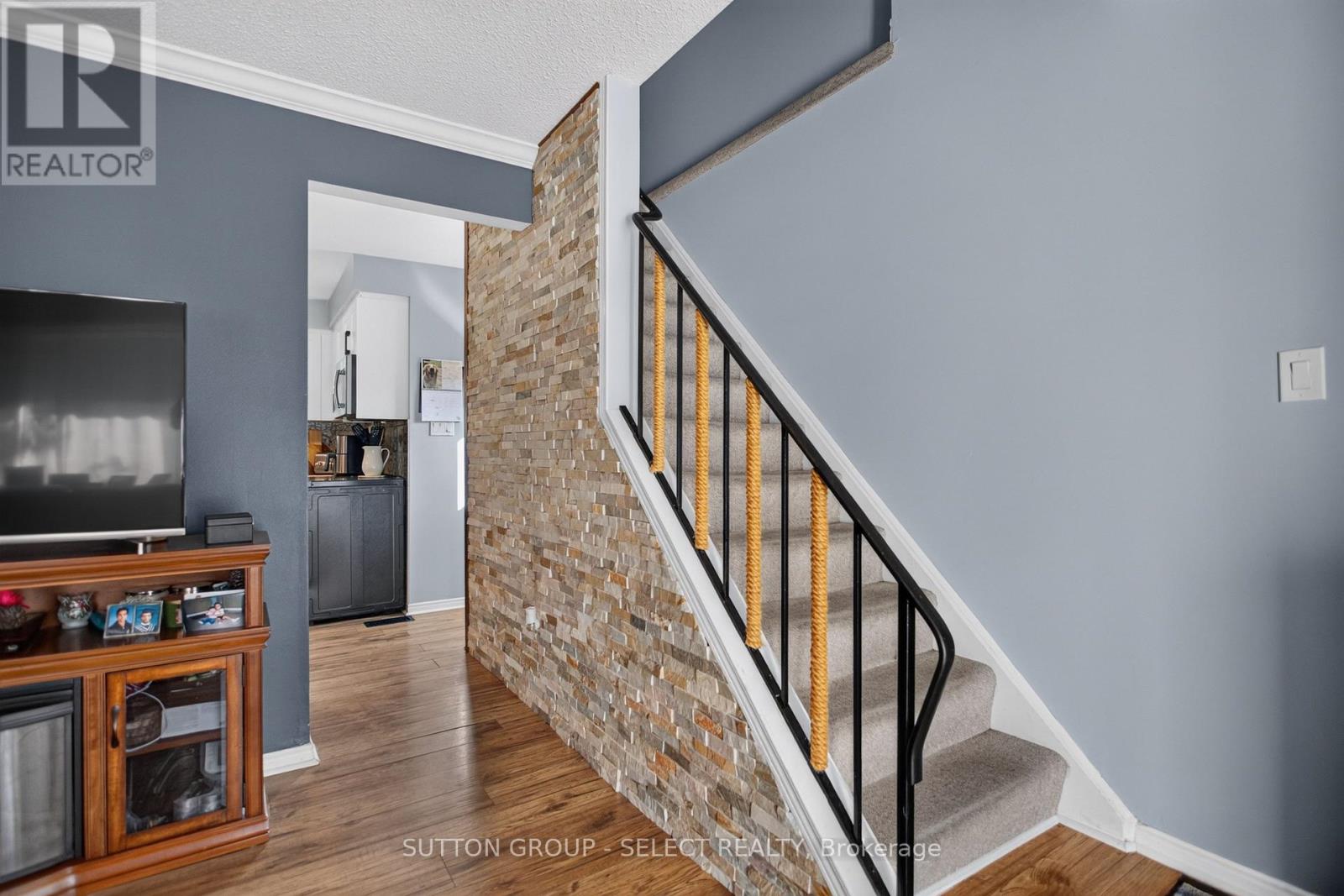 57 EDGEMERE PLACE London South (South T) Ontario Canada N5Z4M7 5