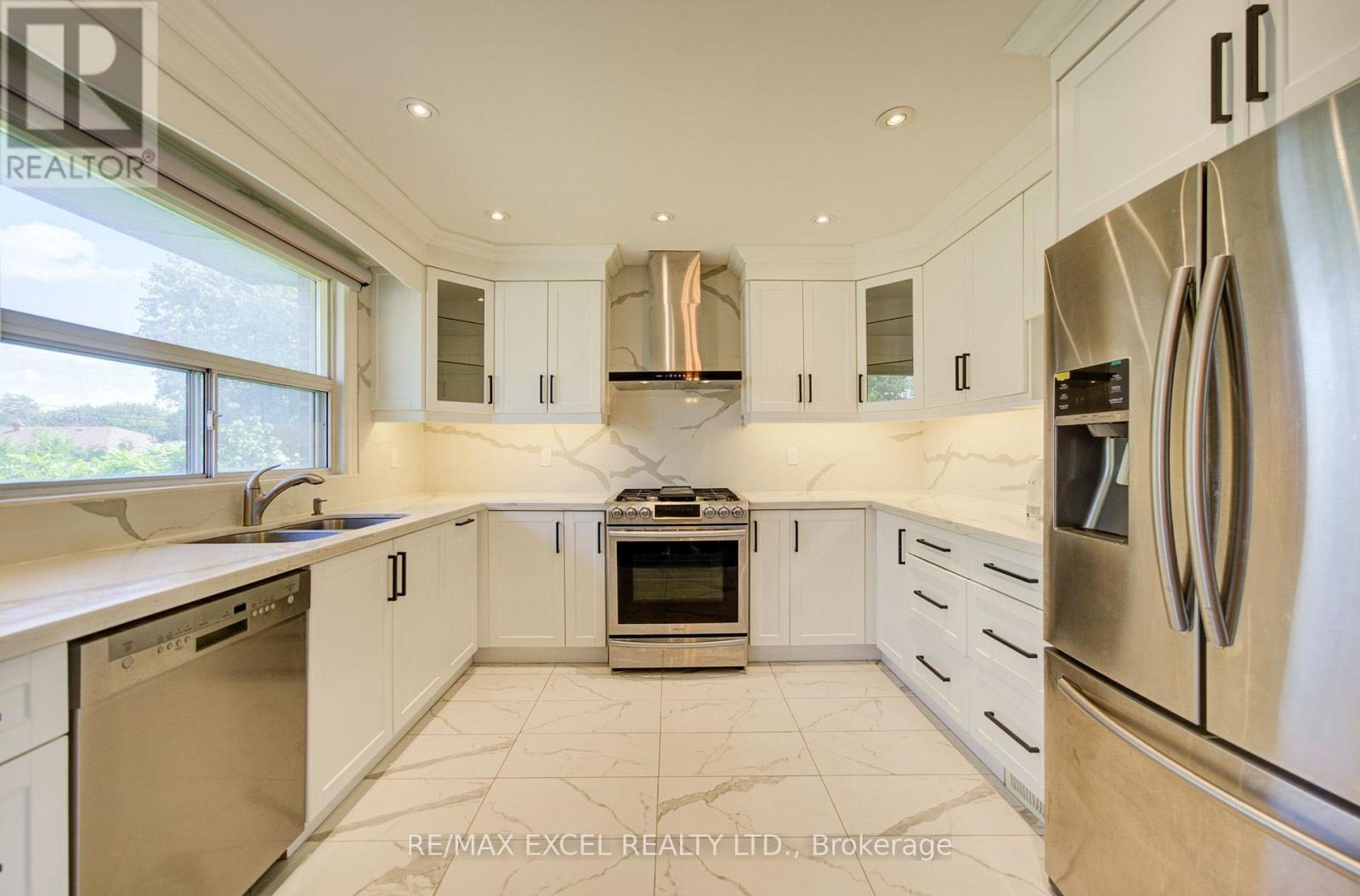 6 Averill Crescent, Toronto, Ontario  M2M 2A9 - Photo 17 - C13721436