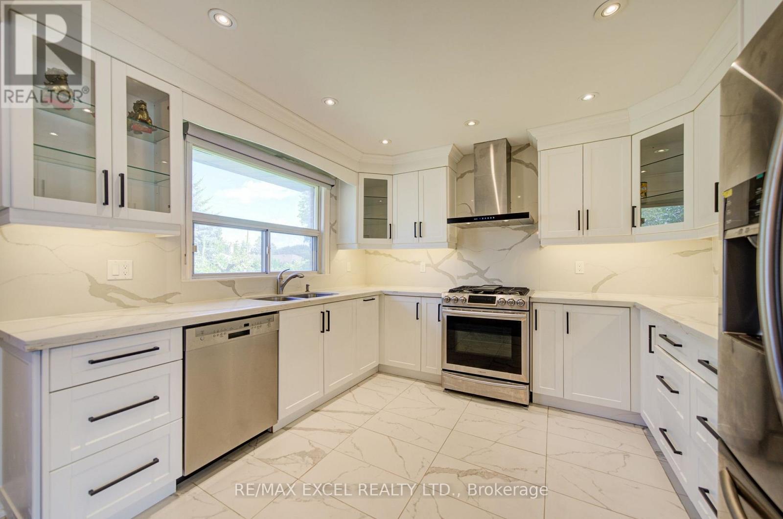 6 Averill Crescent, Toronto, Ontario  M2M 2A9 - Photo 18 - C13721436