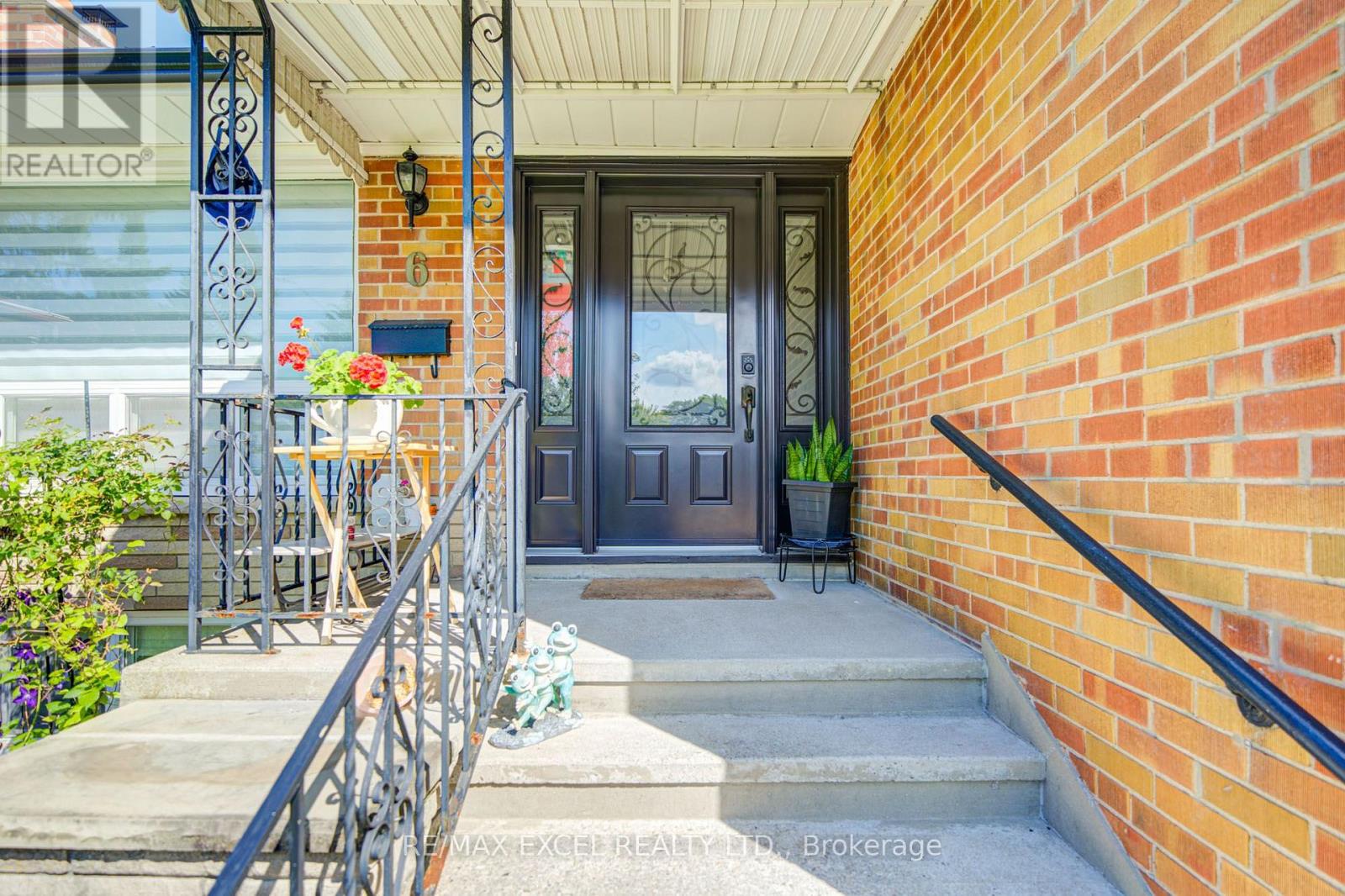 6 Averill Crescent, Toronto, Ontario  M2M 2A9 - Photo 3 - C13721436
