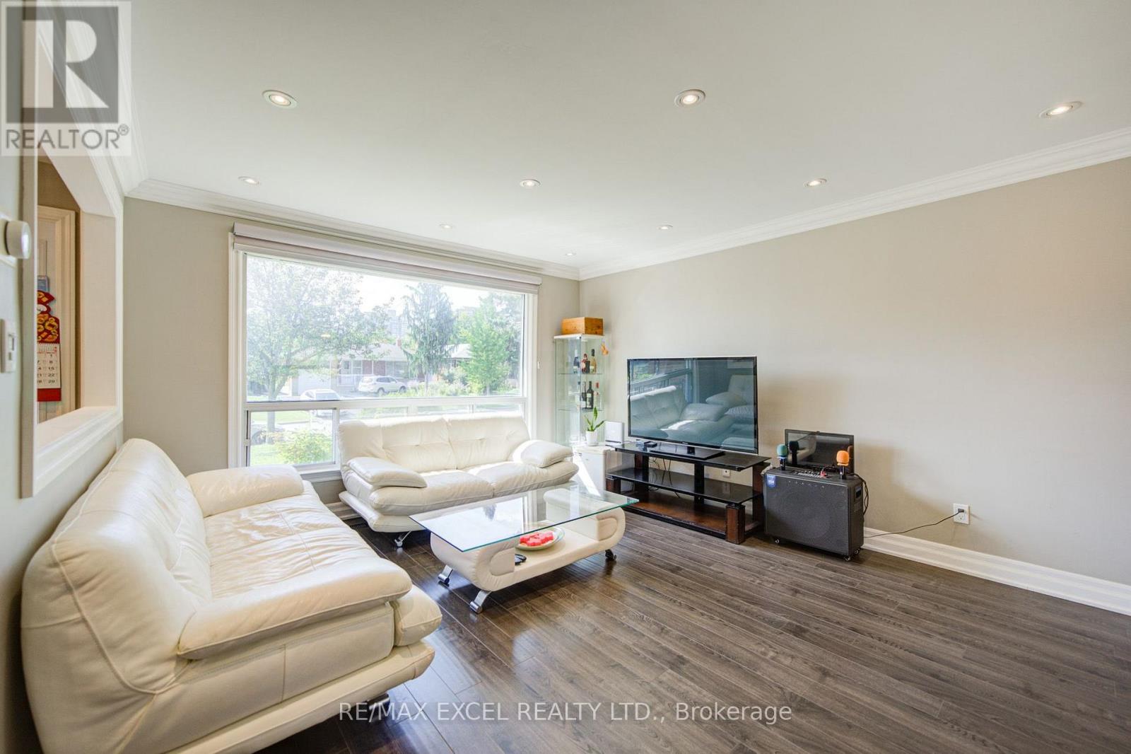 6 Averill Crescent, Toronto, Ontario  M2M 2A9 - Photo 7 - C13721436