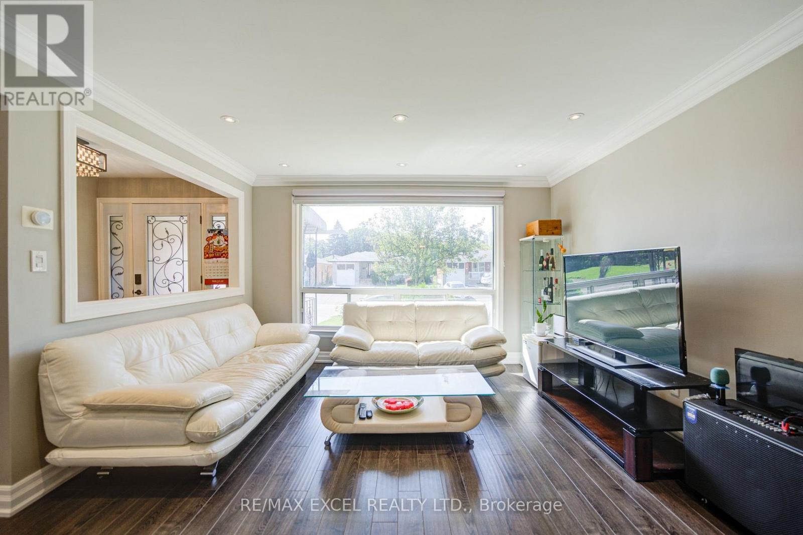 6 Averill Crescent, Toronto, Ontario  M2M 2A9 - Photo 8 - C13721436
