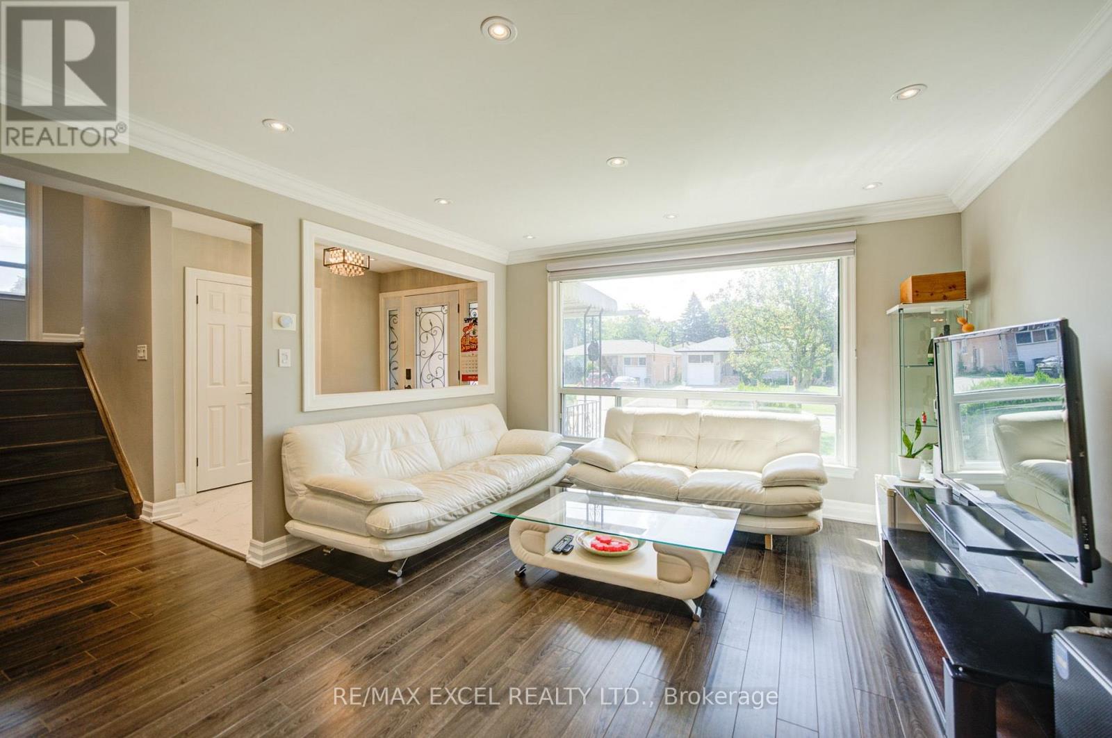 6 Averill Crescent, Toronto, Ontario  M2M 2A9 - Photo 9 - C13721436