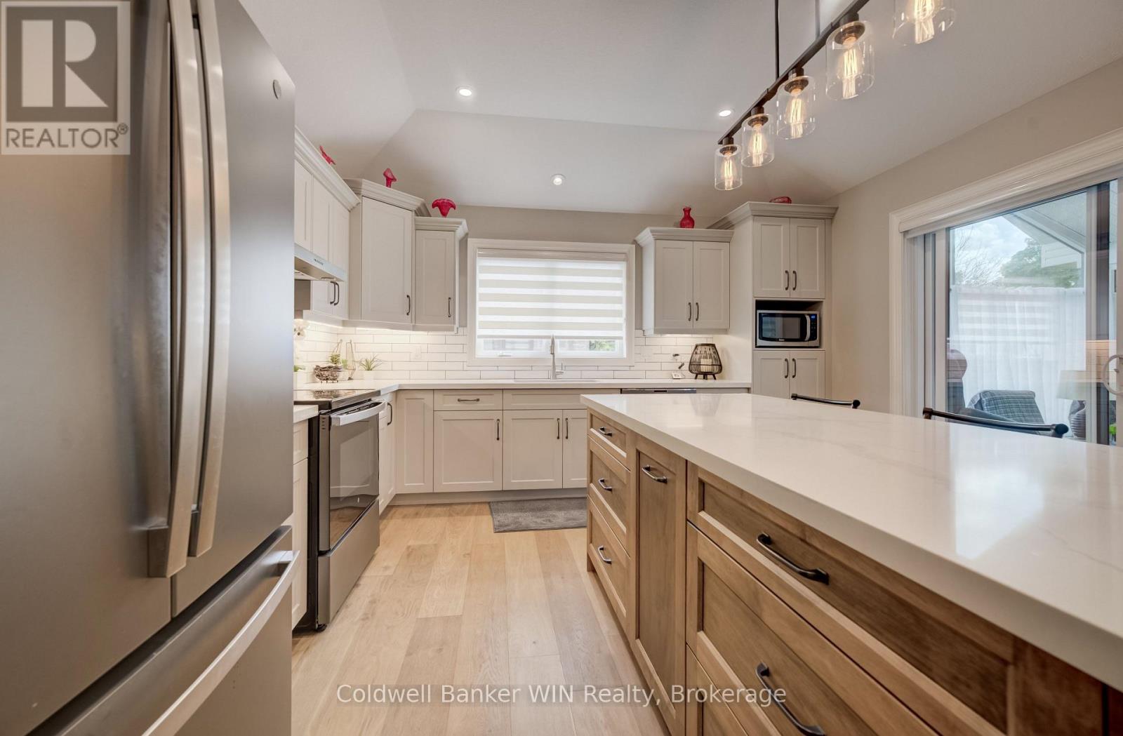115 Ronnies Way, Wellington North (Mount Forest), Ontario  N0G 2L2 - Photo 12 - X13721330