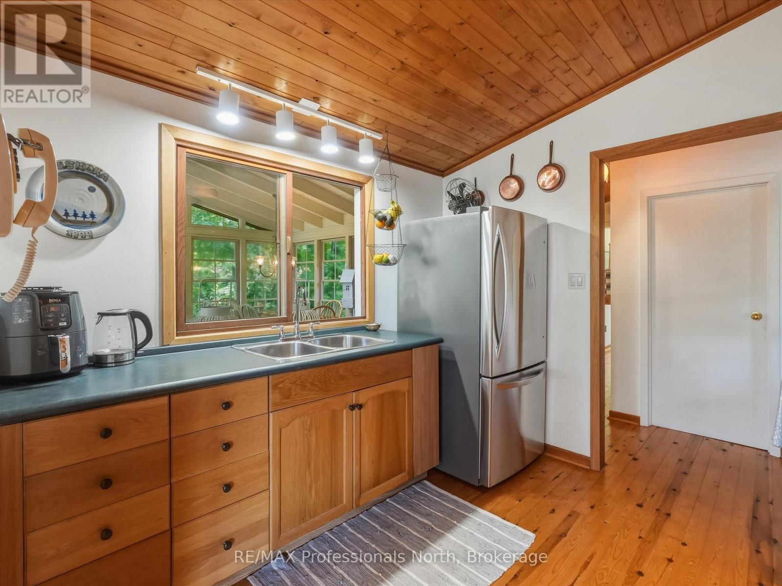 23 Taylor Island, Gravenhurst, Ontario  P1P 1R2 - Photo 9 - X13721432