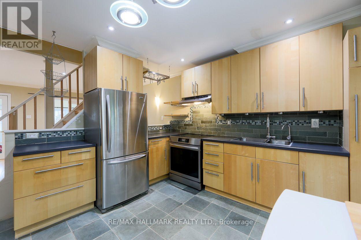 703 Craven Road, Toronto, Ontario  M4L 2Z7 - Photo 16 - E13721404