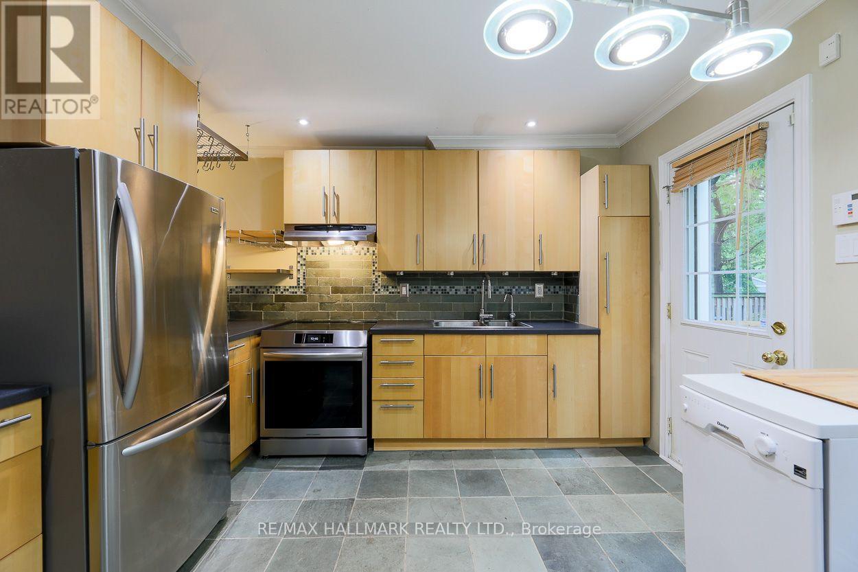 703 Craven Road, Toronto, Ontario  M4L 2Z7 - Photo 19 - E13721404