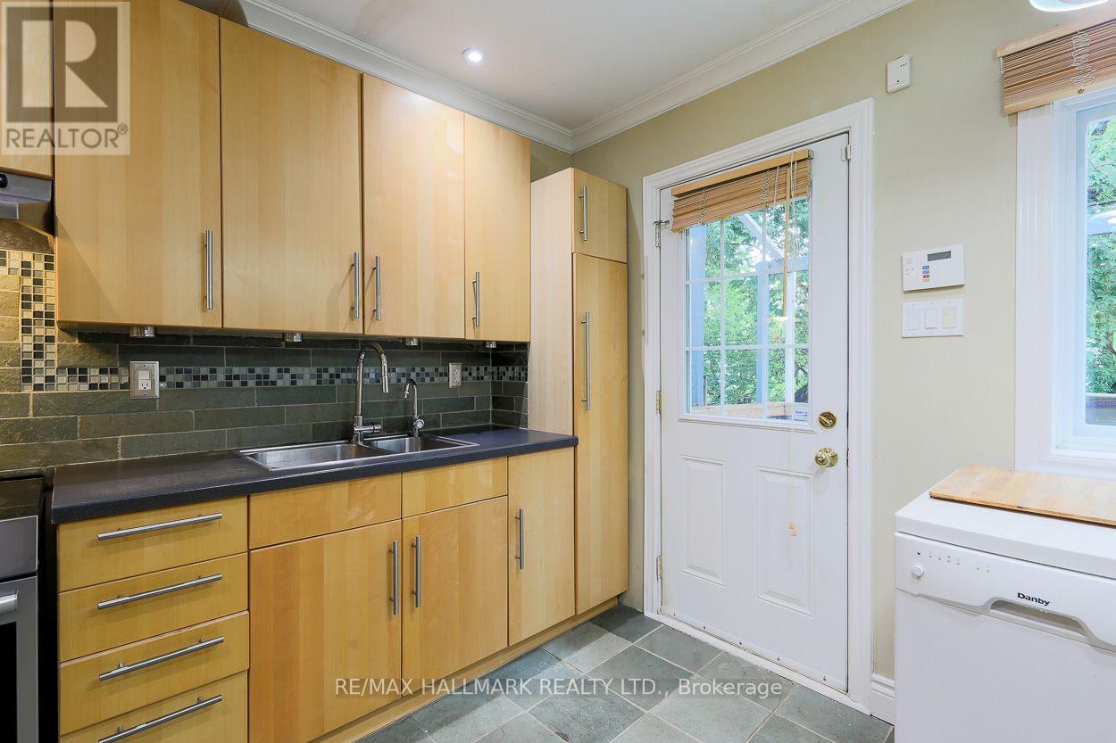 703 Craven Road, Toronto, Ontario  M4L 2Z7 - Photo 20 - E13721404