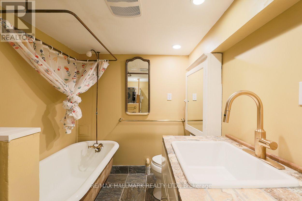 703 Craven Road, Toronto, Ontario  M4L 2Z7 - Photo 33 - E13721404