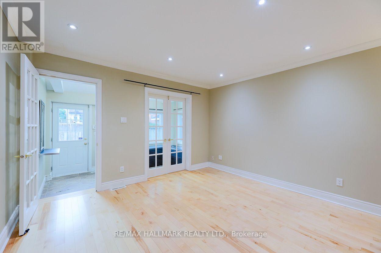703 Craven Road, Toronto, Ontario  M4L 2Z7 - Photo 7 - E13721404
