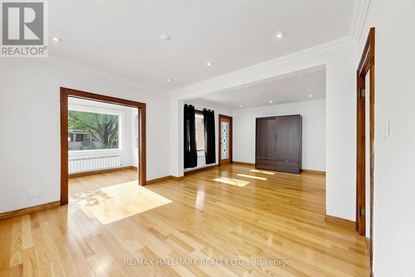 Main - 166 Cambridge Avenue, Toronto, Ontario  M4K 2L9 - Photo 11 - E13721406