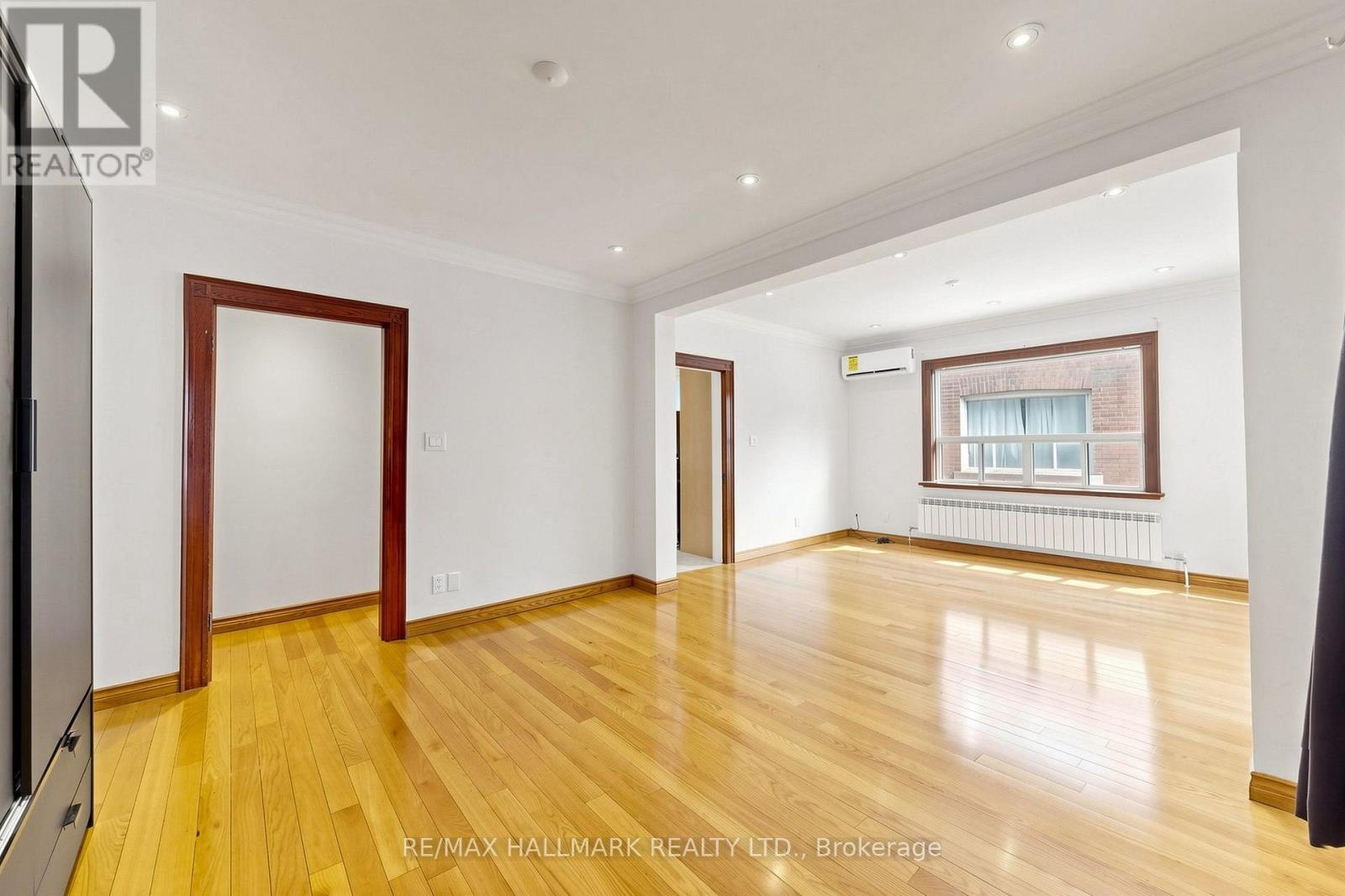 Main - 166 Cambridge Avenue, Toronto, Ontario  M4K 2L9 - Photo 7 - E13721406