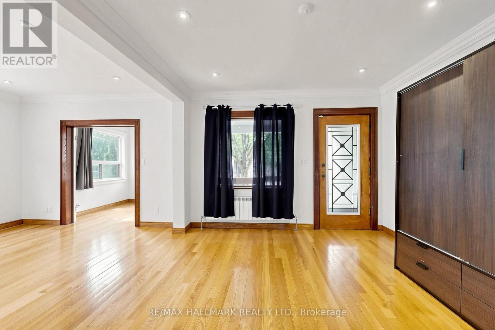 Main - 166 Cambridge Avenue, Toronto, Ontario  M4K 2L9 - Photo 8 - E13721406