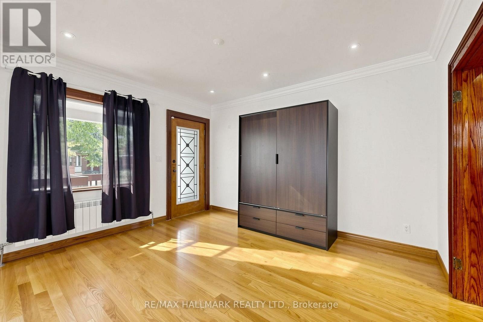 Main - 166 Cambridge Avenue, Toronto, Ontario  M4K 2L9 - Photo 9 - E13721406