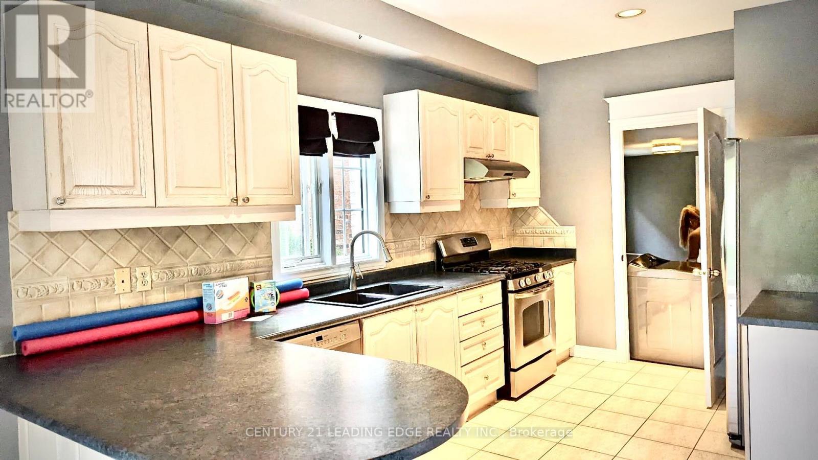 1 Castle Green Drive, Whitby, Ontario  L1R 2P9 - Photo 11 - E13721486