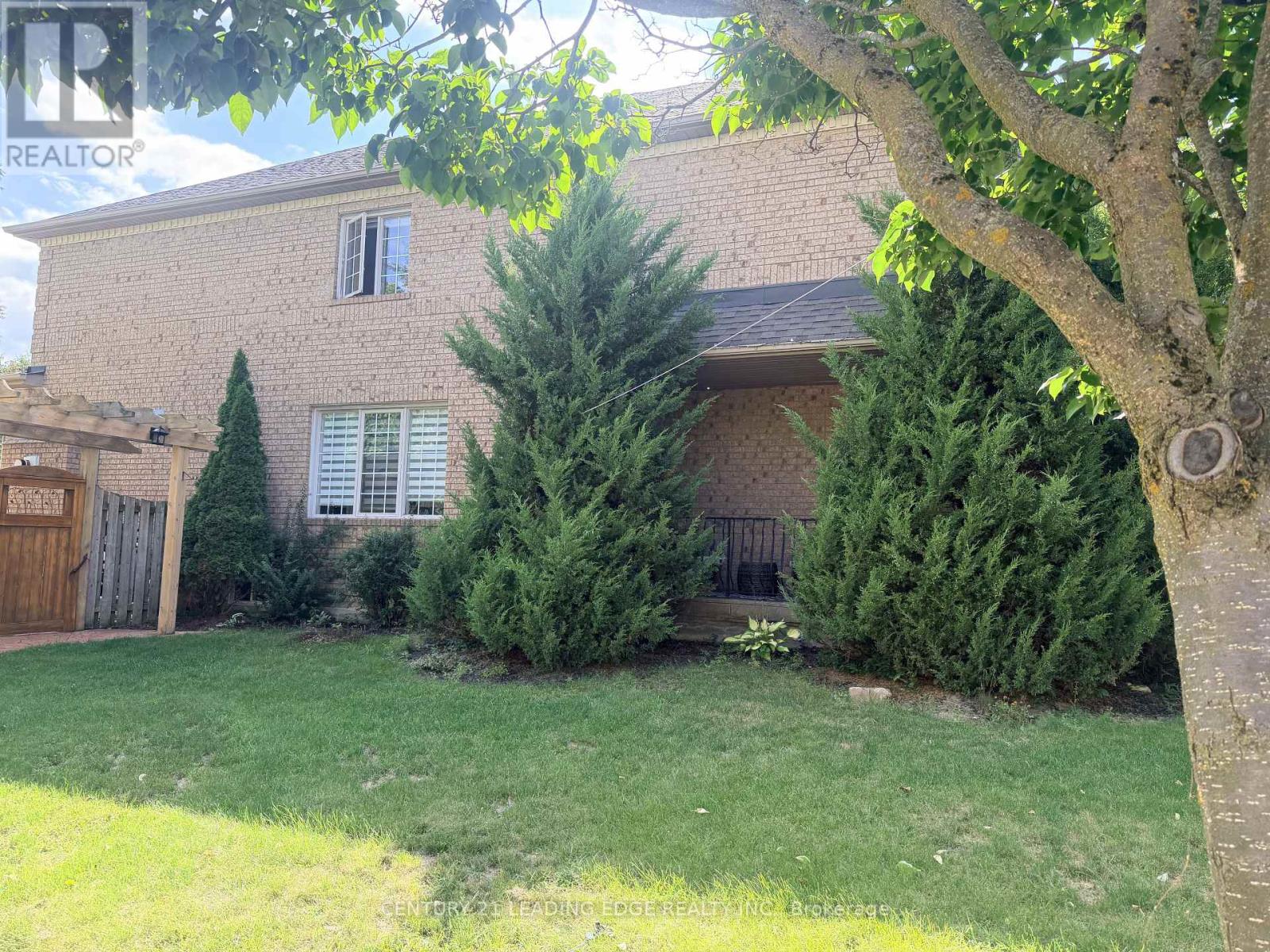 1 Castle Green Drive, Whitby, Ontario  L1R 2P9 - Photo 5 - E13721486