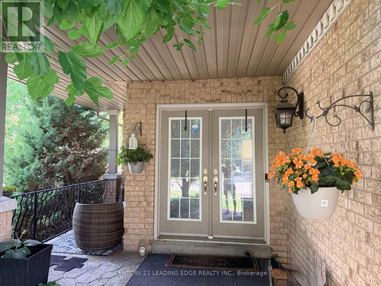 1 Castle Green Drive, Whitby, Ontario  L1R 2P9 - Photo 6 - E13721486
