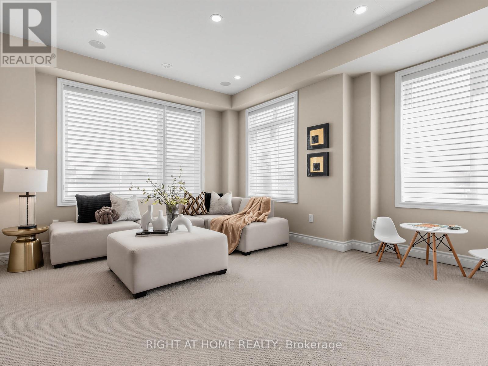 88 Crimson Forest Drive, Vaughan, Ontario  L6A 4Z8 - Photo 4 - N13721264