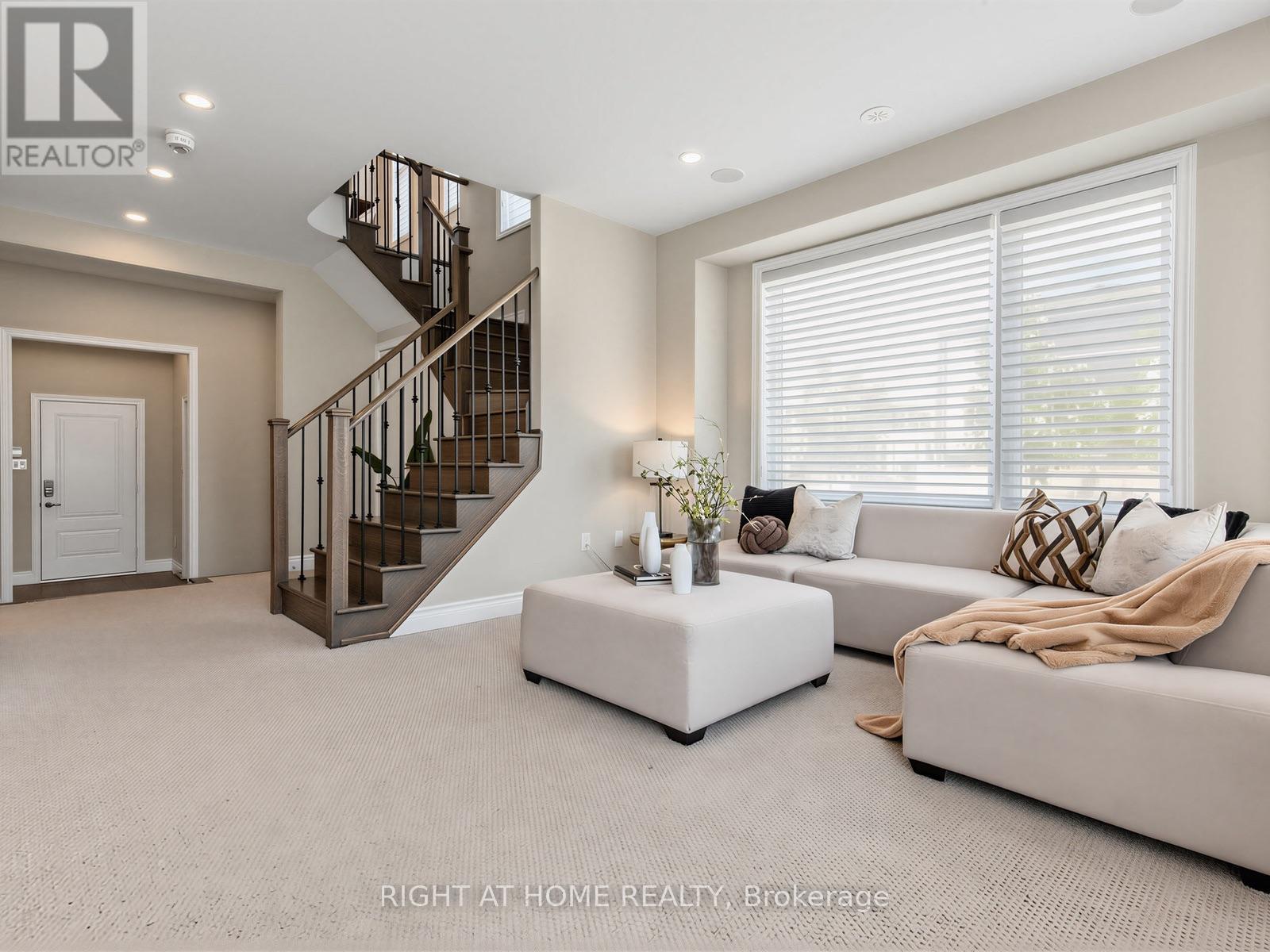 88 Crimson Forest Drive, Vaughan, Ontario  L6A 4Z8 - Photo 5 - N13721264