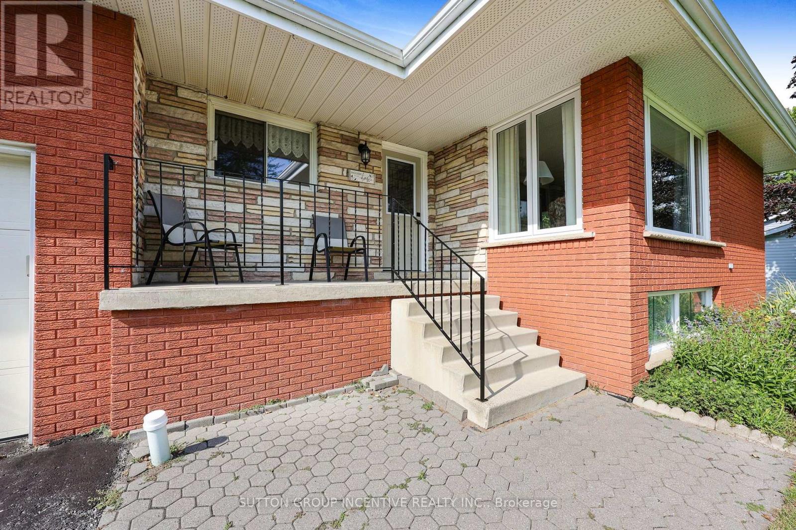 1006 Lebanon Drive, Innisfil, Ontario  L9S 2B7 - Photo 5 - N13721492