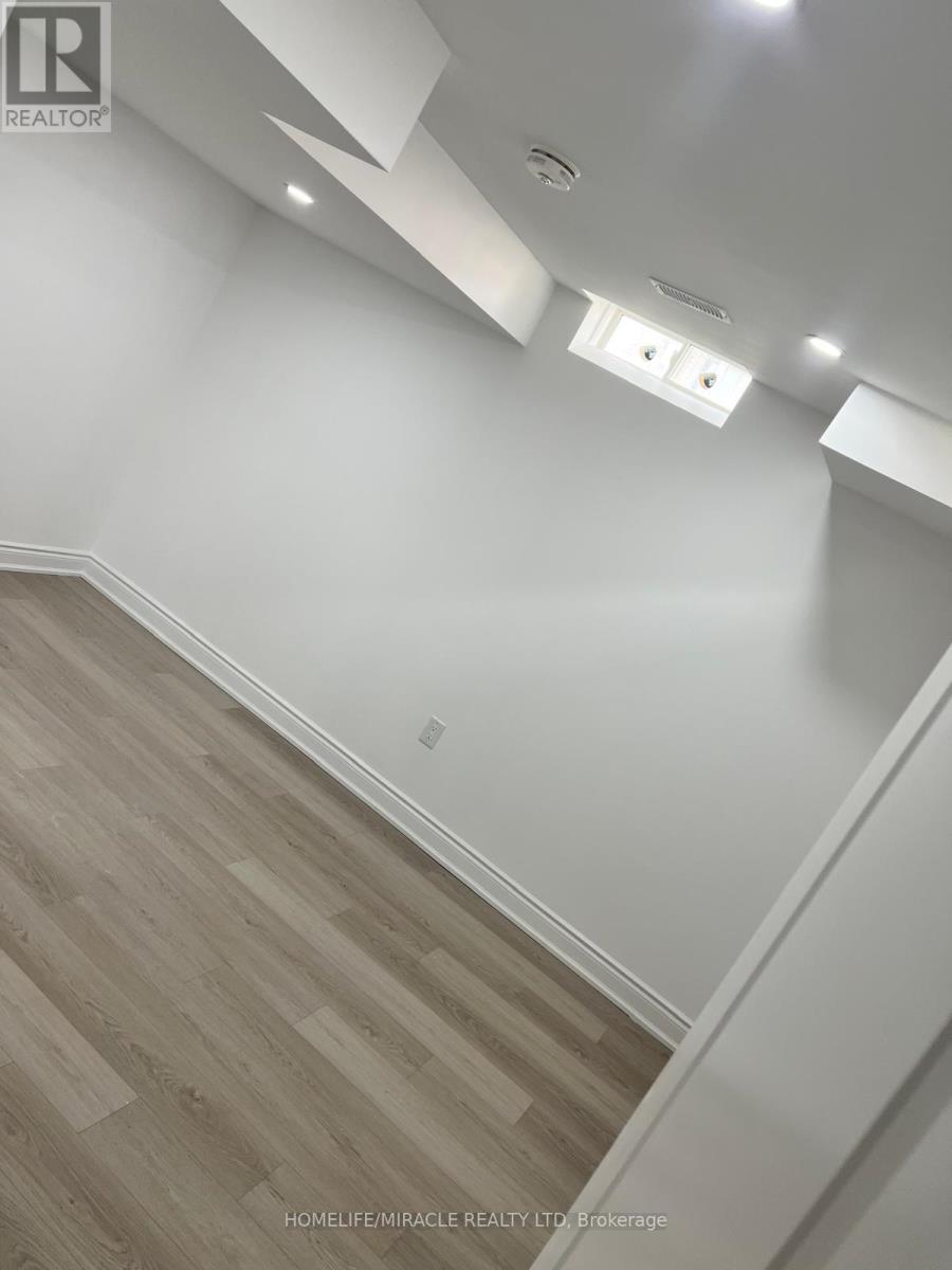 23 Aldenham Street, Brampton, Ontario  L6X 5S2 - Photo 2 - W13721274