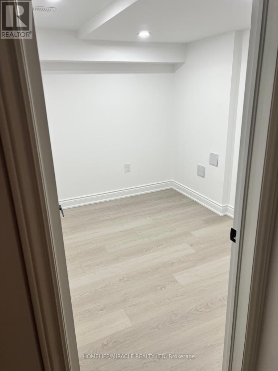 23 Aldenham Street, Brampton, Ontario  L6X 5S2 - Photo 5 - W13721274