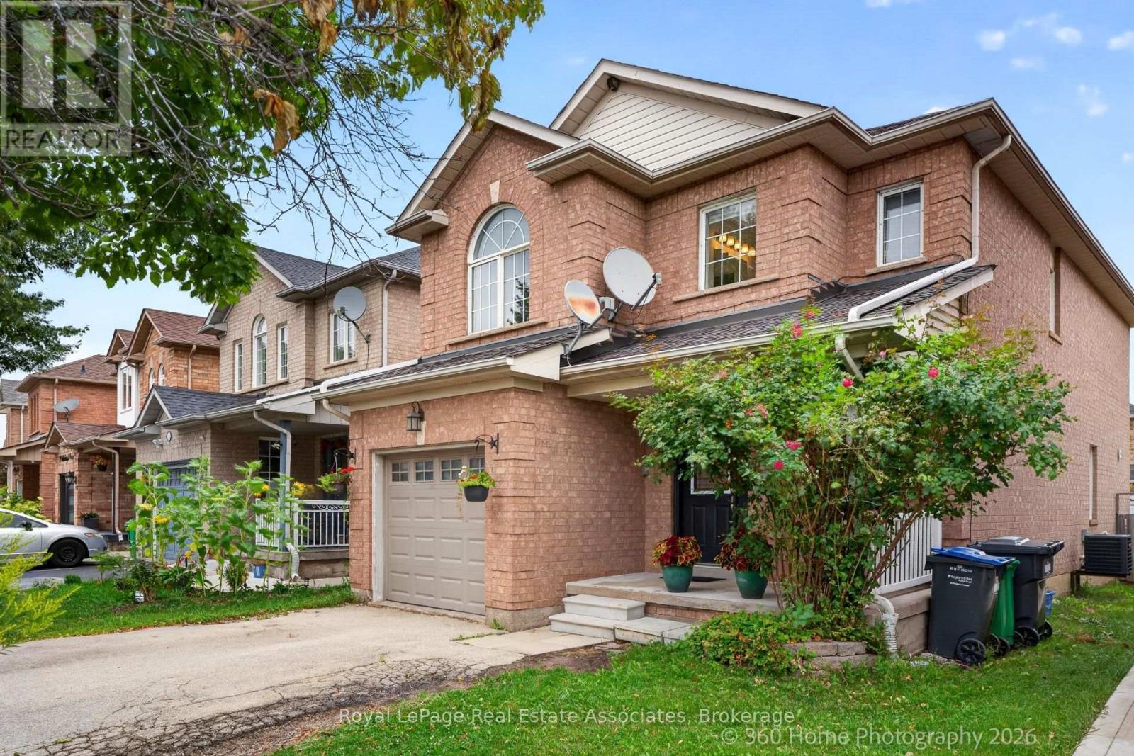 43 Hillsburgh Drive, Brampton, Ontario  L6X 4Z4 - Photo 5 - W13721348