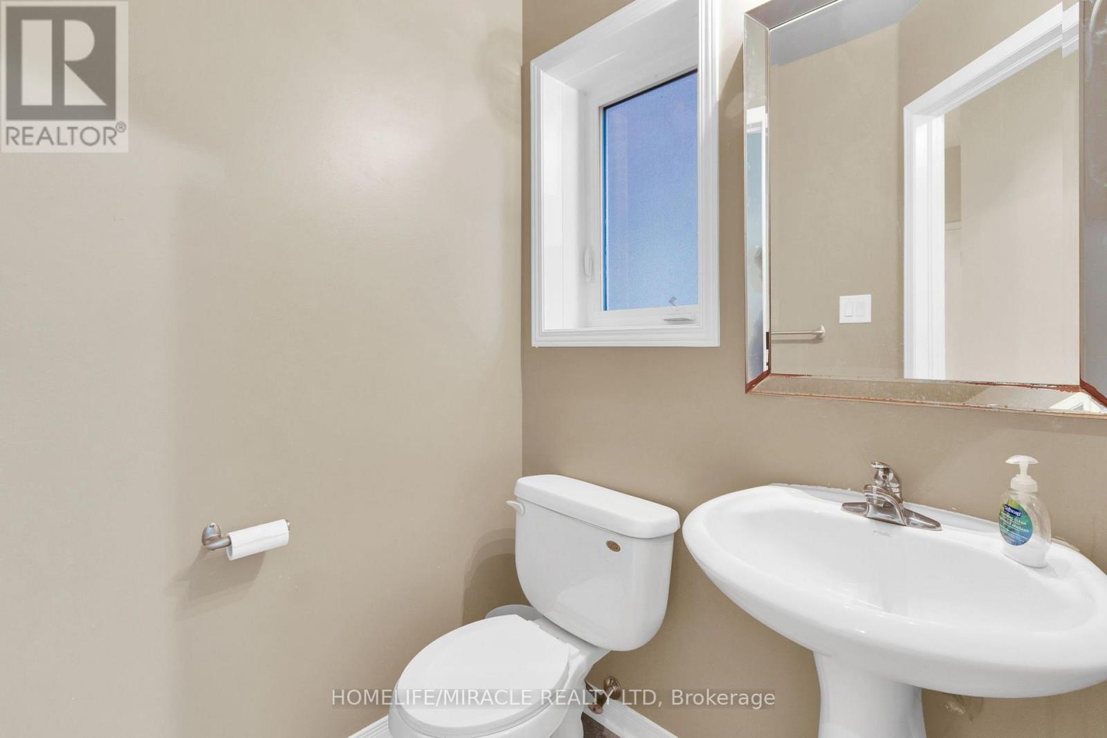 Main & Upper Floor - 15 Chetholme Place E, Halton Hills, Ontario  L7G 0B5 - Photo 14 - W13721356