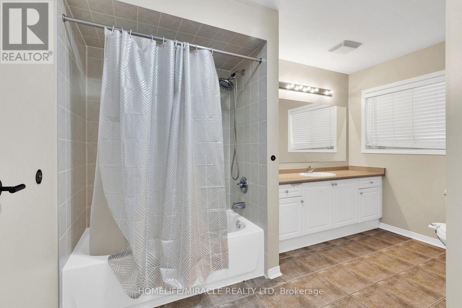 Main & Upper Floor - 15 Chetholme Place E, Halton Hills, Ontario  L7G 0B5 - Photo 16 - W13721356