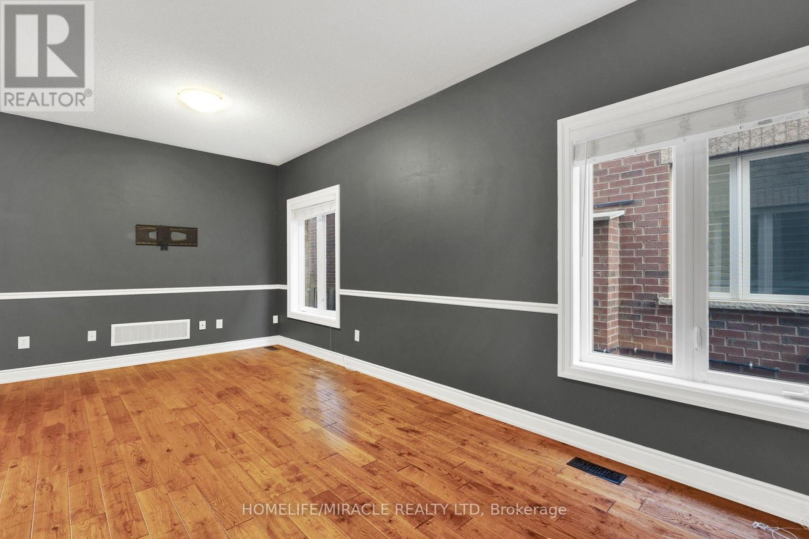 Main & Upper Floor - 15 Chetholme Place E, Halton Hills, Ontario  L7G 0B5 - Photo 25 - W13721356