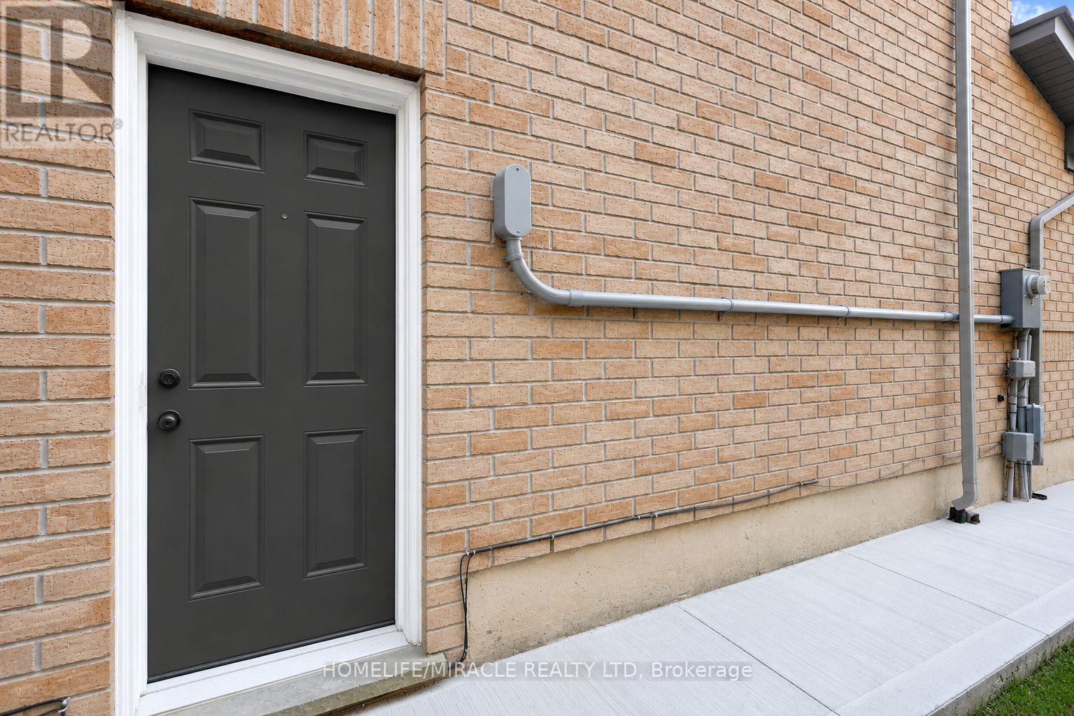 Main & Upper Floor - 15 Chetholme Place E, Halton Hills, Ontario  L7G 0B5 - Photo 29 - W13721356