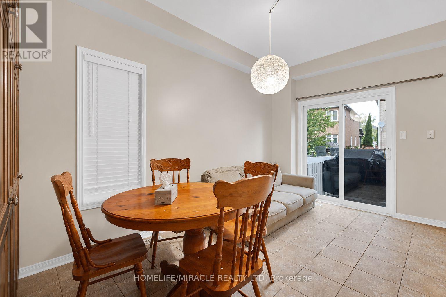Main & Upper Floor - 15 Chetholme Place E, Halton Hills, Ontario  L7G 0B5 - Photo 4 - W13721356