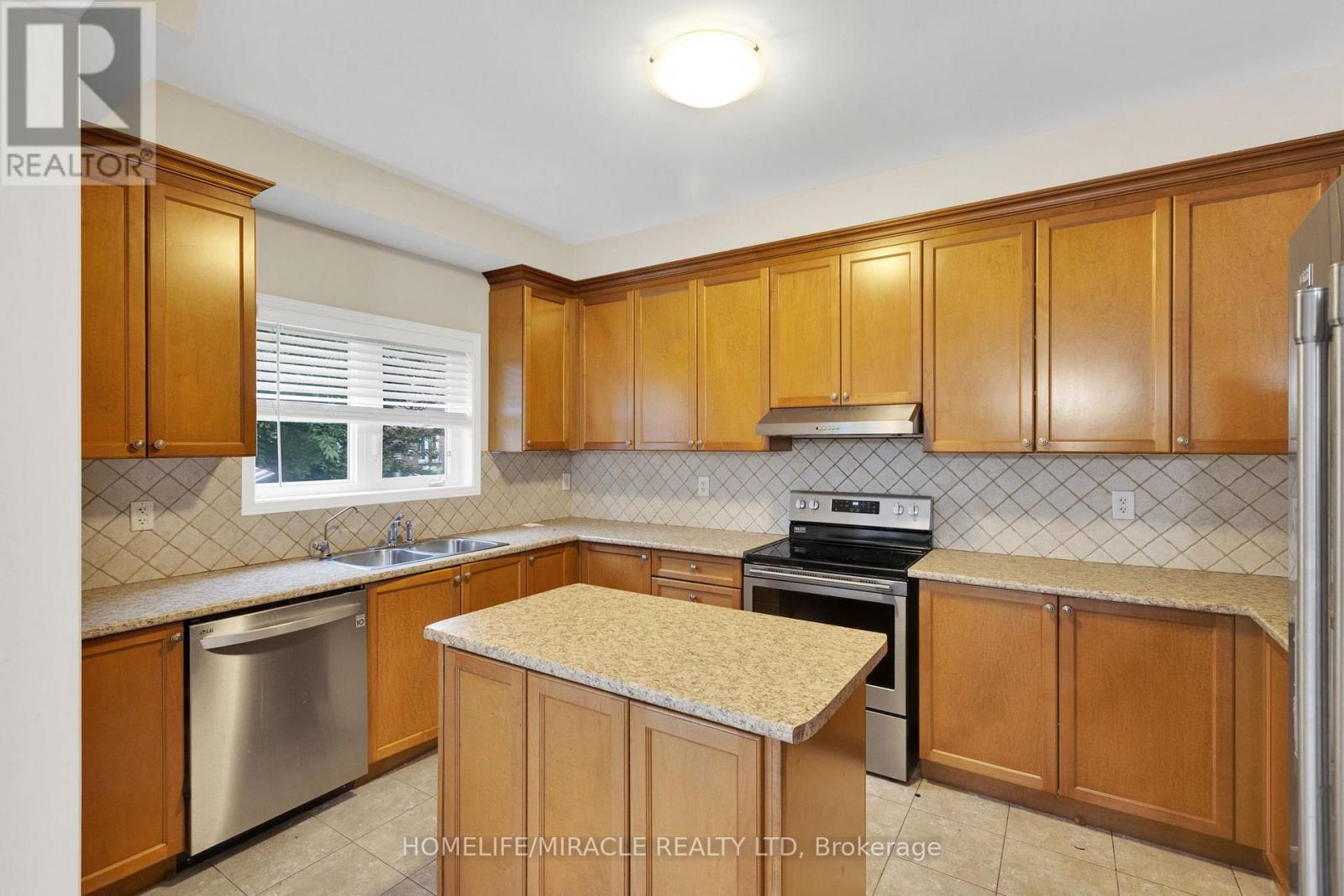 Main & Upper Floor - 15 Chetholme Place E, Halton Hills, Ontario  L7G 0B5 - Photo 9 - W13721356